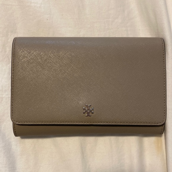Tory Burch Handbags - Tory Burch Robinson Chain Wallet